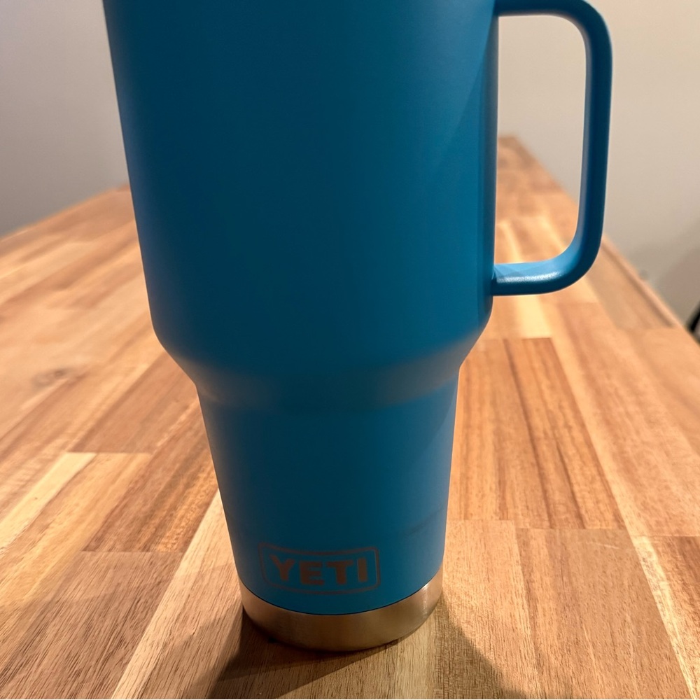 YETI Reef Blue 35oz rambler - Picture 5 of 5